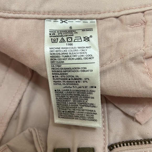 Old Navy pixie shorts in a size 6 - Picture 4 of 4